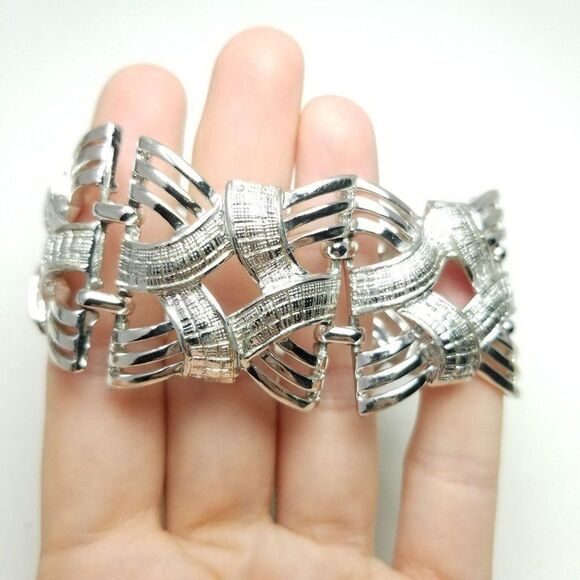 Vintage Coro Wide Panel Silver Tone Bangle Bracelet, Chunky Statement Design - Picture 1 of 6